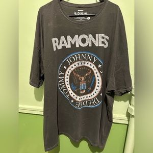RAMONES Oversized Graphic Tee